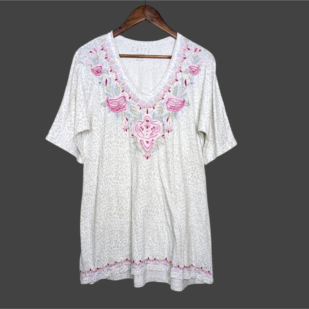 NEW Caite Ryanne Kyla Seo Floral Embroidered Tunic Top Medium Gray Pink Animal P